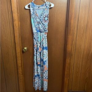 Sleeves Maxi dress. Size M.